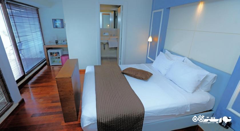 تخت بزرگ اتاق سوپریور دبل با تراس